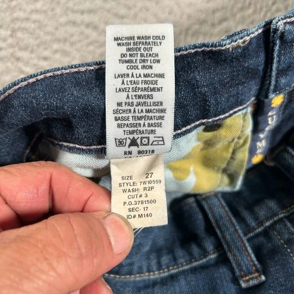 Classic Blue Denim Women's Jeans - Picture 5 of 11